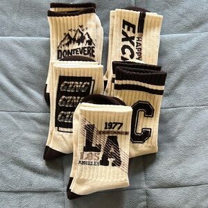 (NEW 5 items) Los Angeles Themed Beige and Black Socks
